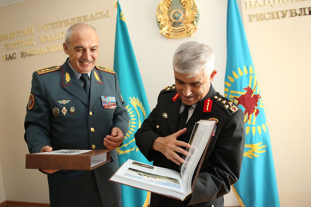 سەنىمدى سەرىكتەس, ستراتەگيالىق ارىپتەس
