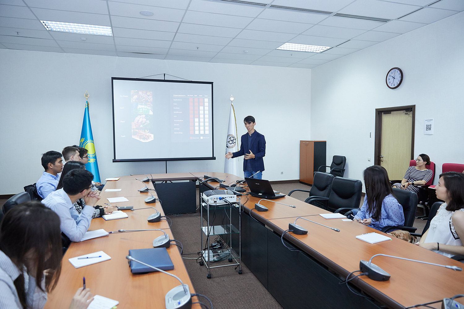 Microsoft «سامۇرىق-قازىنادان» تاعىلىمدامادان ءوتۋشى جاستارعا ءدارىس وقىدى