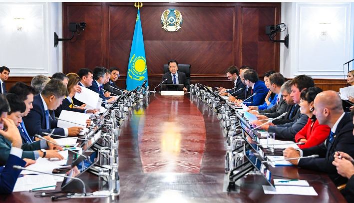 ب. ساعىنتاەۆ تجكبب ماسەلەلەرى جونىندە كەڭەس وتكىزدى: كادرلاردى الدىن الا دايىنداۋ قاجەت