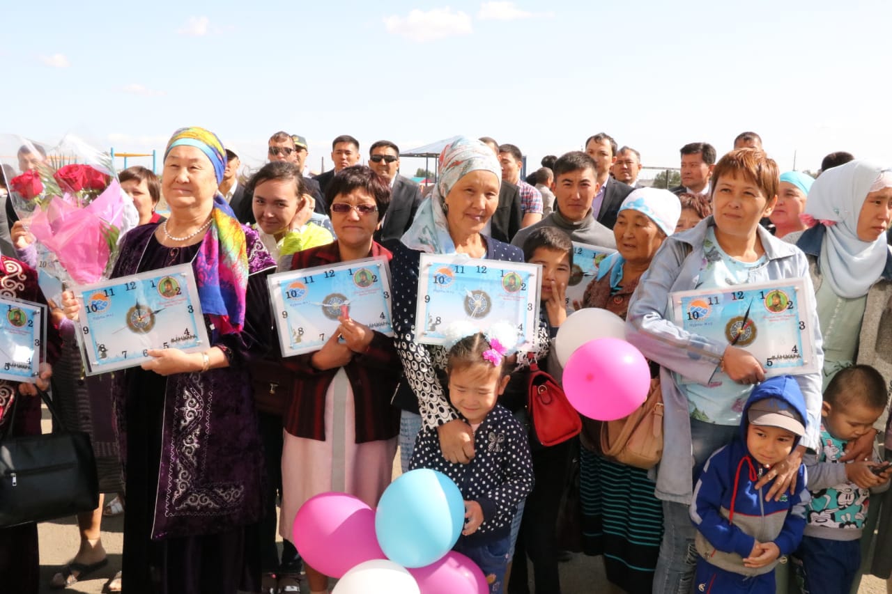 اقتوبە وبلىسىنداعى «نۇرلى جەر» باعدارلاماسىمەن كوپبالالى وتباسىلار باسپانا الدى