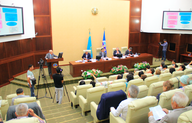 الماتىدا «لاتىن الىپبيىنە كوشۋدىڭ عىلىمي-ۇيىمداستىرۋشىلىق مىندەتتەرى» تاقىرىبىندا سەمينار-كەڭەس ءوتتى