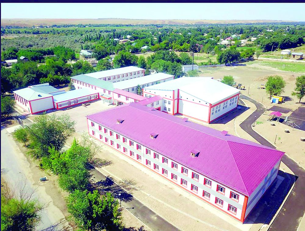 مەرەيتويدان باس تارتىپ, مەكتەپ سالدىردى