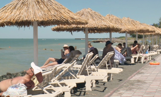 الاكولدە بيىل 600 مىڭنان استام تۋريست دەمالدى