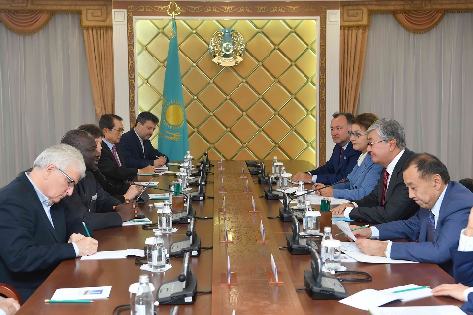 ق.توقاەۆ «وتكەندى ەسكە الىپ, بولاشاقتى باعدارلاۋ» كونفەرەنتسياسىنىڭ قاتىسۋشىلارمەن كەزدەستى