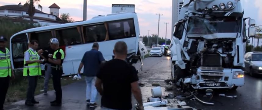 رەسەيلىك تۋريستەر مىنگەن اۆتوبۋس تۇركيادا اپاتقا ۇشىرادى