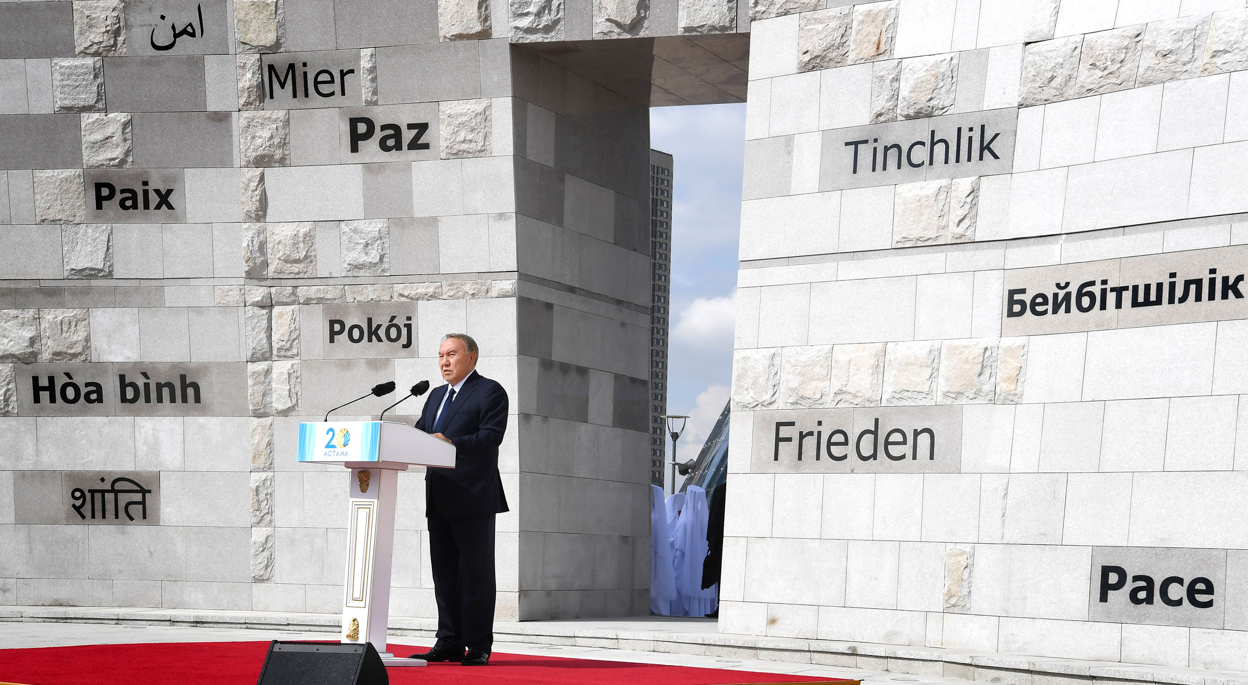 ەلباسى «بەيبىتشىلىك قابىرعاسى» مونۋمەنتىنىڭ اشىلۋ راسىمىنە قاتىستى