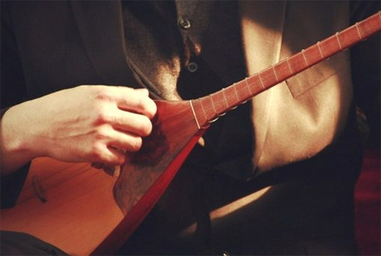 سادىقوجانىڭ سازدى اندەرى 