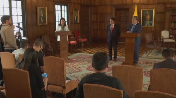 برازيليا ۆەنەسۋەلامەن شەكارادا ورنالاسقان ايماققا قارۋلى كۇشتەرىن جىبەرەدى