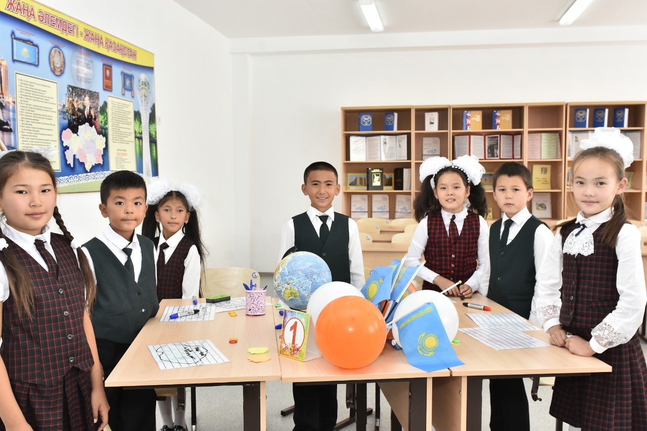 اقتوبە قالاسىندا كونستيتۋتسيا كۇنى ەكى جاڭا مەكتەپ ەسىگىن ايقارا اشتى