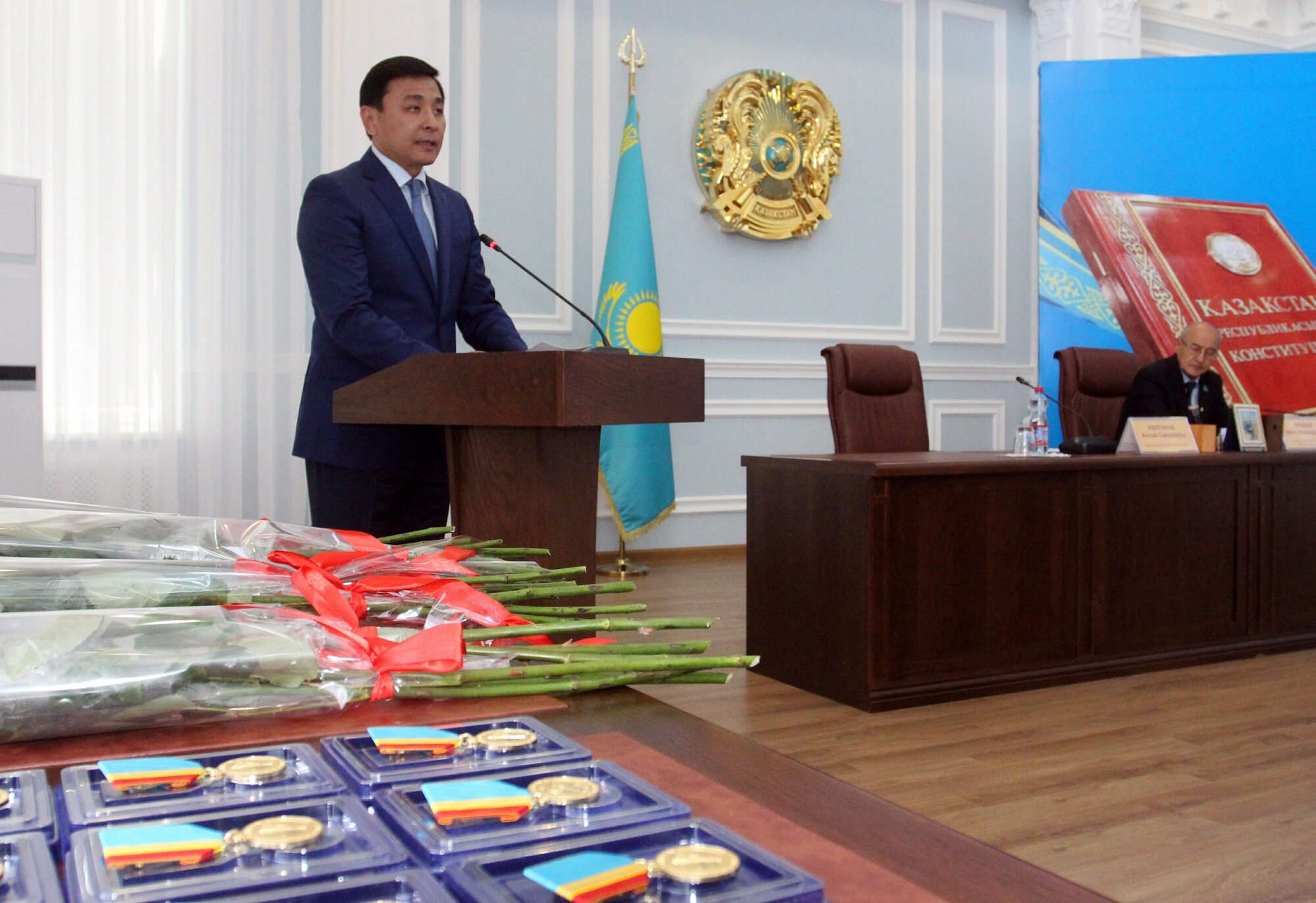 ورال قالاسىندا كونستيتۋتسيا كۇنىنە وراي  قوعام بەلسەندىلەرى ماراپاتتالدى