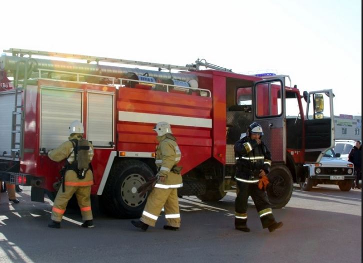 الماتىدا كوپقاباتتى تۇرعىن ۇيدەن ءورت شىعىپ, 20 ادام ەۆاكۋاتسيالاندى