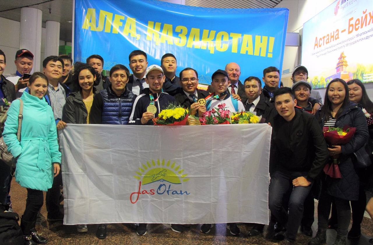 جاستار ازيا ويىندارىنىڭ جەڭىمپازدارىن كۇتىپ الدى