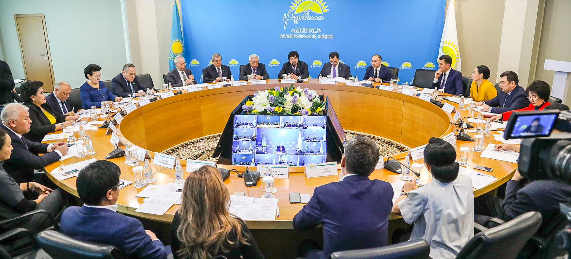 عىلىم گرانتتارىن ءبولۋ جايى قارالدى