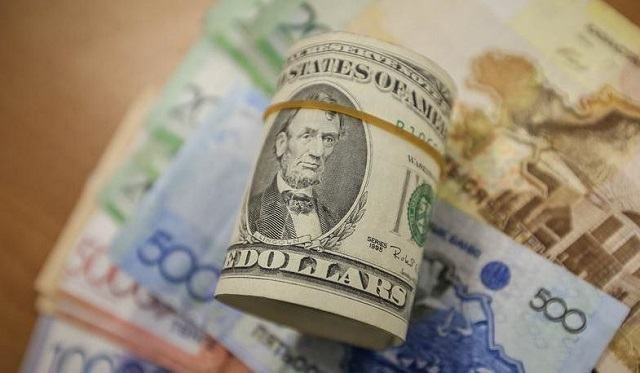 ايىرباستاۋ پۋنكتتەرىندە ءبىر دوللار 380 تەڭگەگە ساتىلىپ جاتىر