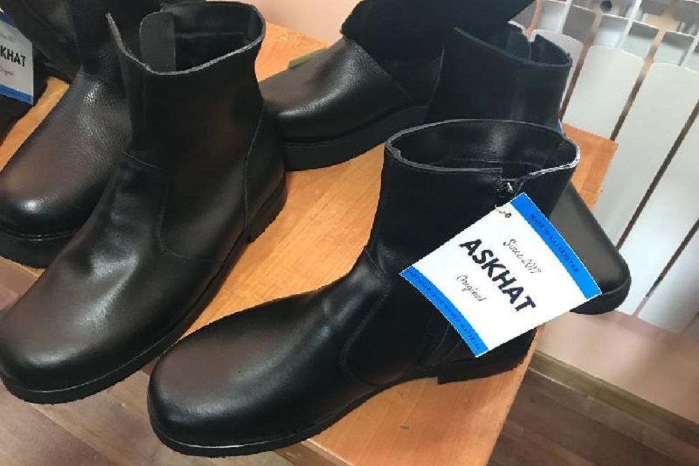 اۋىلدا تىگىلگەن اياق كيىمگە سۇرانىس ارتىپ كەلەدى