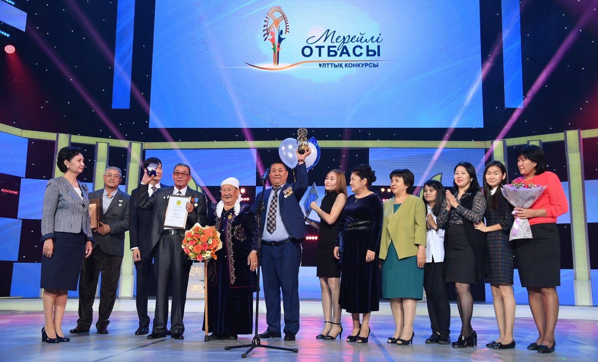 مۇعالىمدەر اۋلەتىنىڭ مەرەيى تاسىدى
