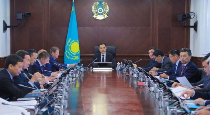 ب. ساعىنتاەۆ 11 وبلىستاعى ەكونوميكا وسىمىنە قاتىستى تۇيتكىلدى ماسەلەلەرگە نازار اۋداردى