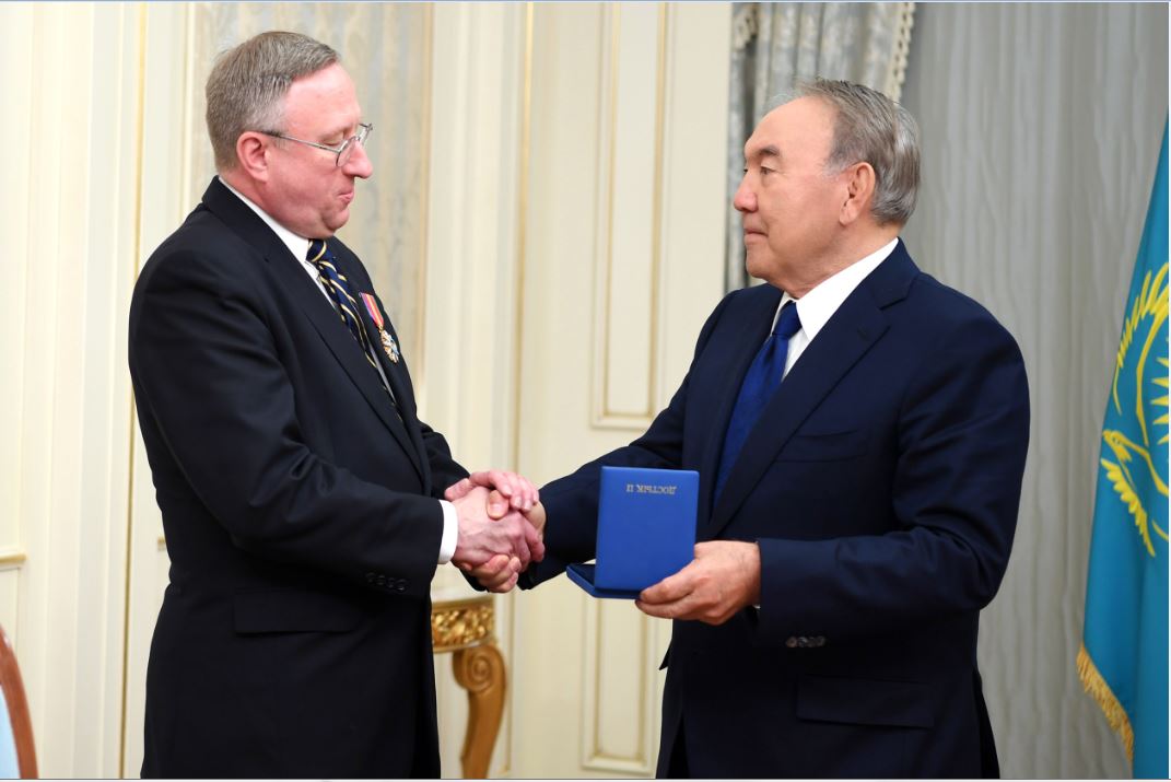 نۇرسۇلتان نازارباەۆ اقش-تىڭ قازاقستانداعى توتەنشە جانە وكىلەتتى ەلشىسى دجوردج كرولمەن كەزدەستى