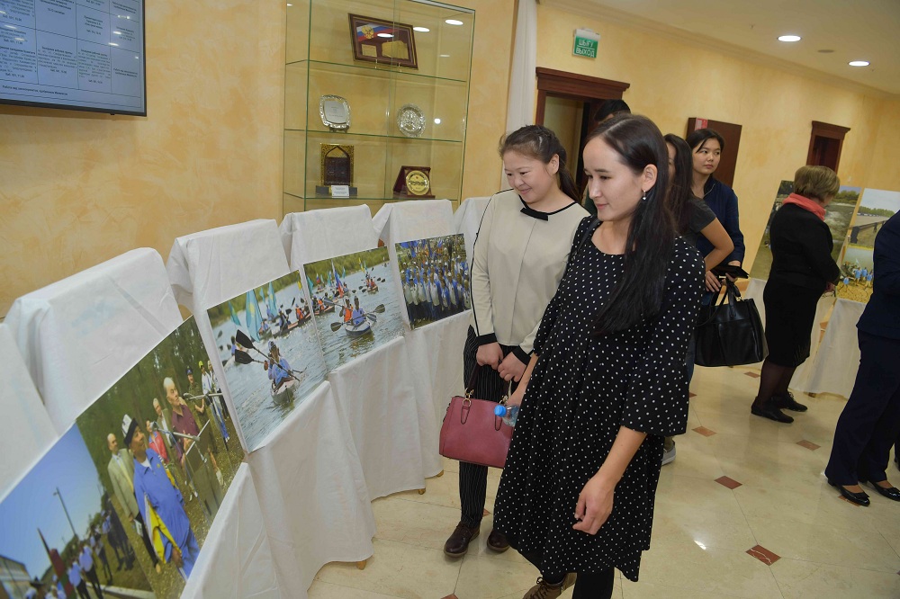 سەناتتا «جايىق – ءومىر وزەنى» كىتابىنىڭ تۇساۋكەسەرى بولدى