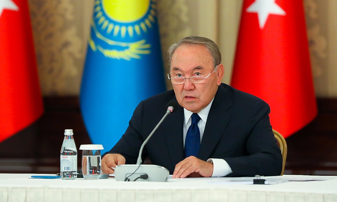 ەلباسى تۇركيانىڭ بيزنەسمەندەرىمەن كەزدەستى