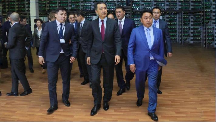 پرەمەر-مينيستر ەكىباستۇزداعى قازاقستاندىق ماينينگتىك كومپانيا جۇمىسىمەن تانىستى