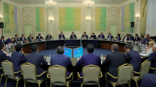 باقىتجان ساعىنتاەۆ پاۆلودار وبلىسىنىڭ كاسىپكەرلەرىمەن بيزنەستى دامىتۋ كەلەشەگىن قارادى