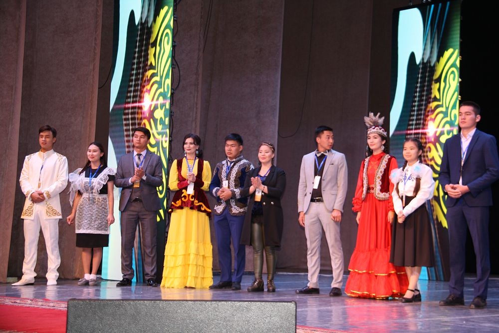 مازمۇنى تەرەڭ, ءمانى كەنەن