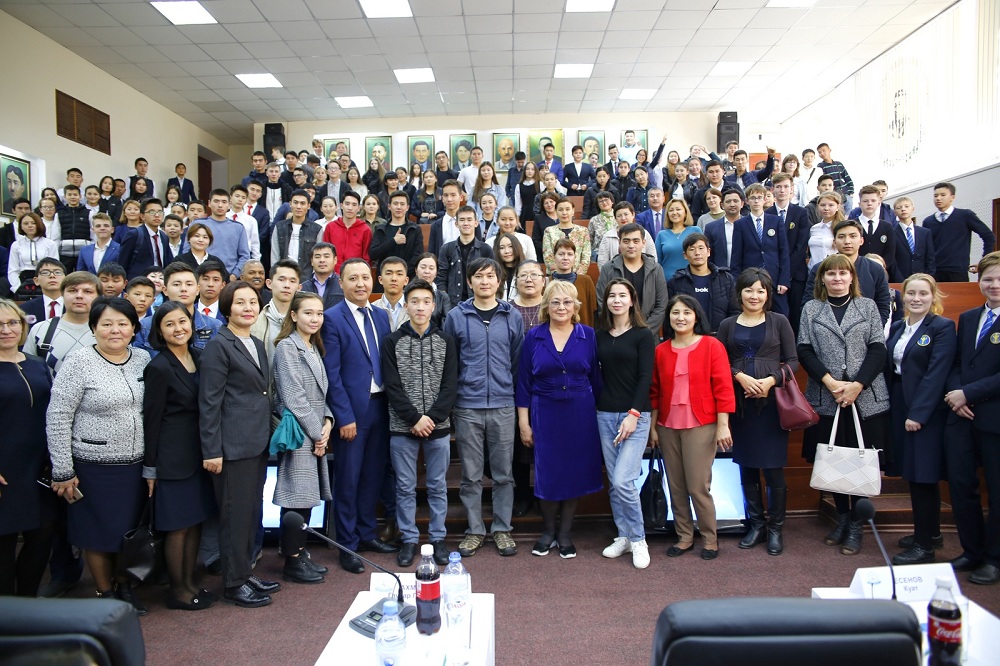 پاۆلوداردا Google كومپانياسىنىڭ قىزمەتكەرى قۋات ەسەنوۆپەن كەزدەسۋ ءوتتى