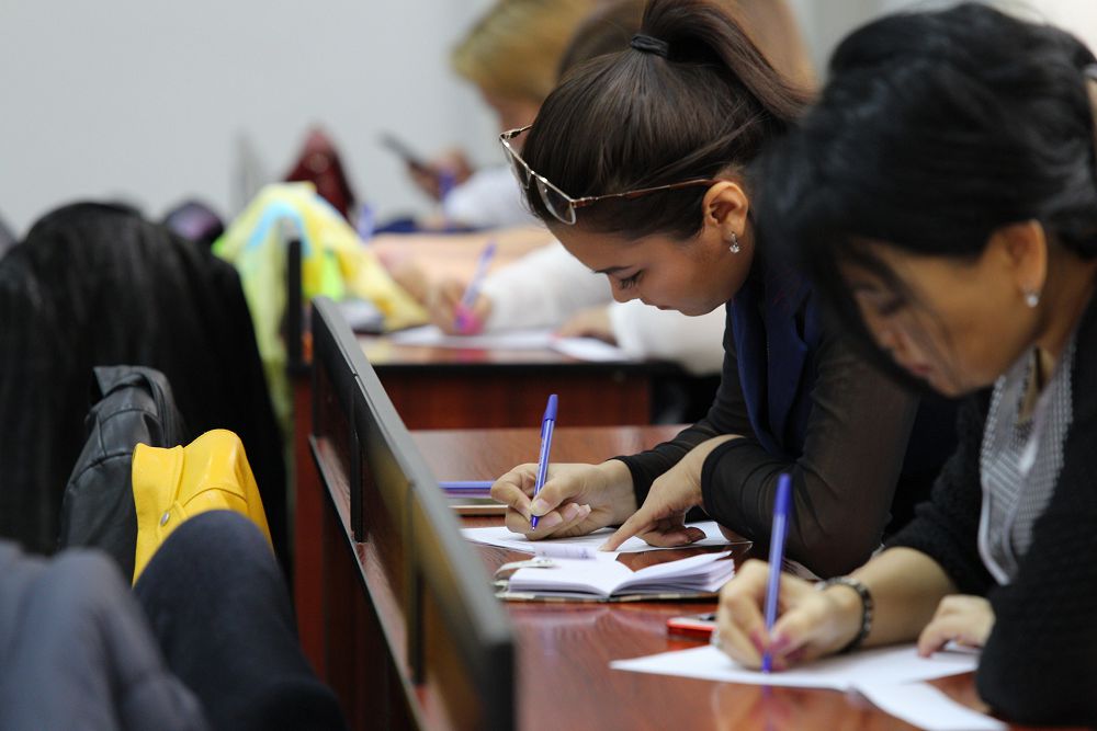 300 مىڭ ادام ديكتانت جازدى 