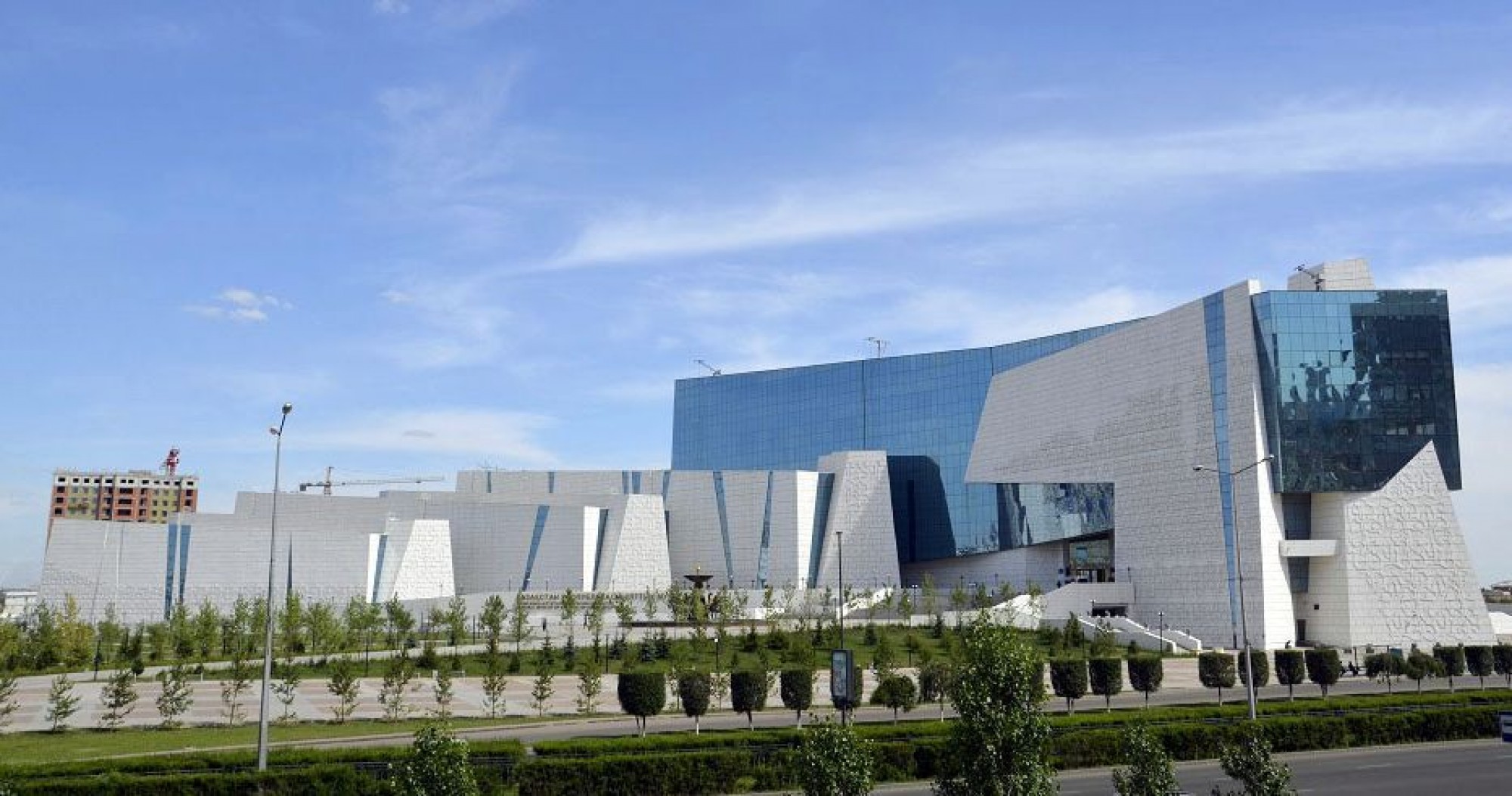 مۋزەي قىزمەتكەرلەرىنە ۇستەمەاقى تولەنگەنى ءجون 