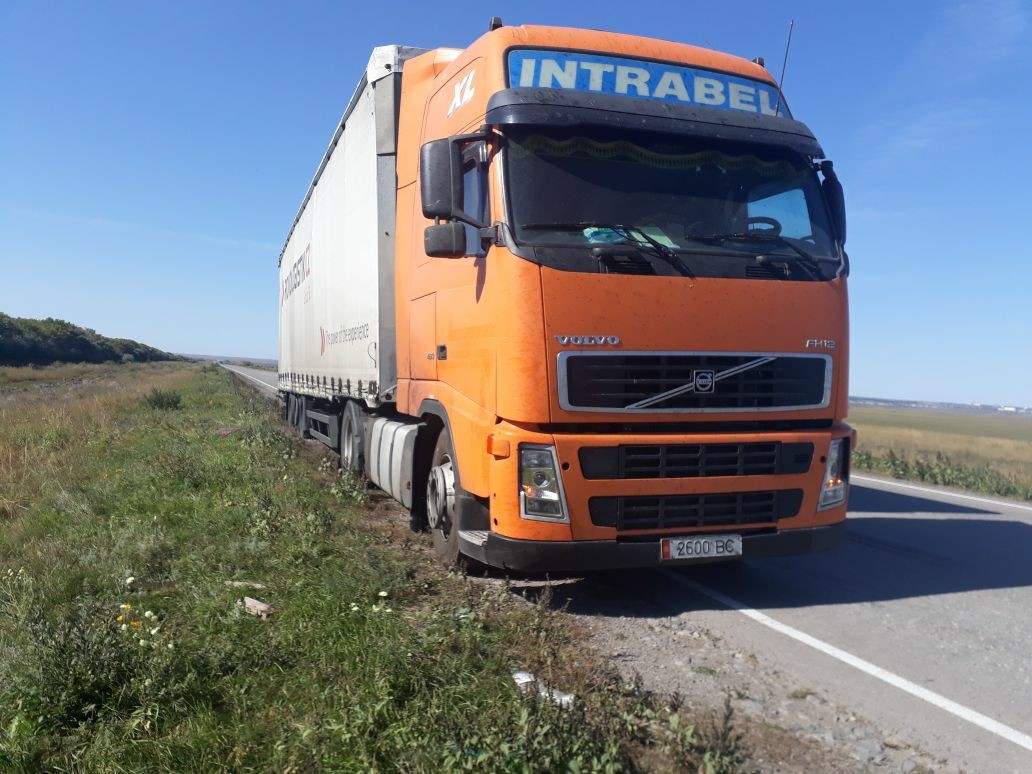 قوستانايلىق پوليتسەيلەر قىرعىزستاندىق جۇك ماشيناسىن ورتتەن امان الىپ قالدى