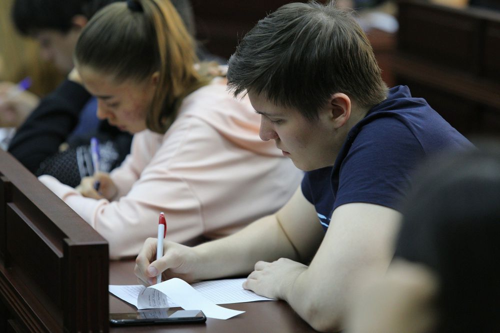 قازاق تىلىنەن ديكتانت جازدى