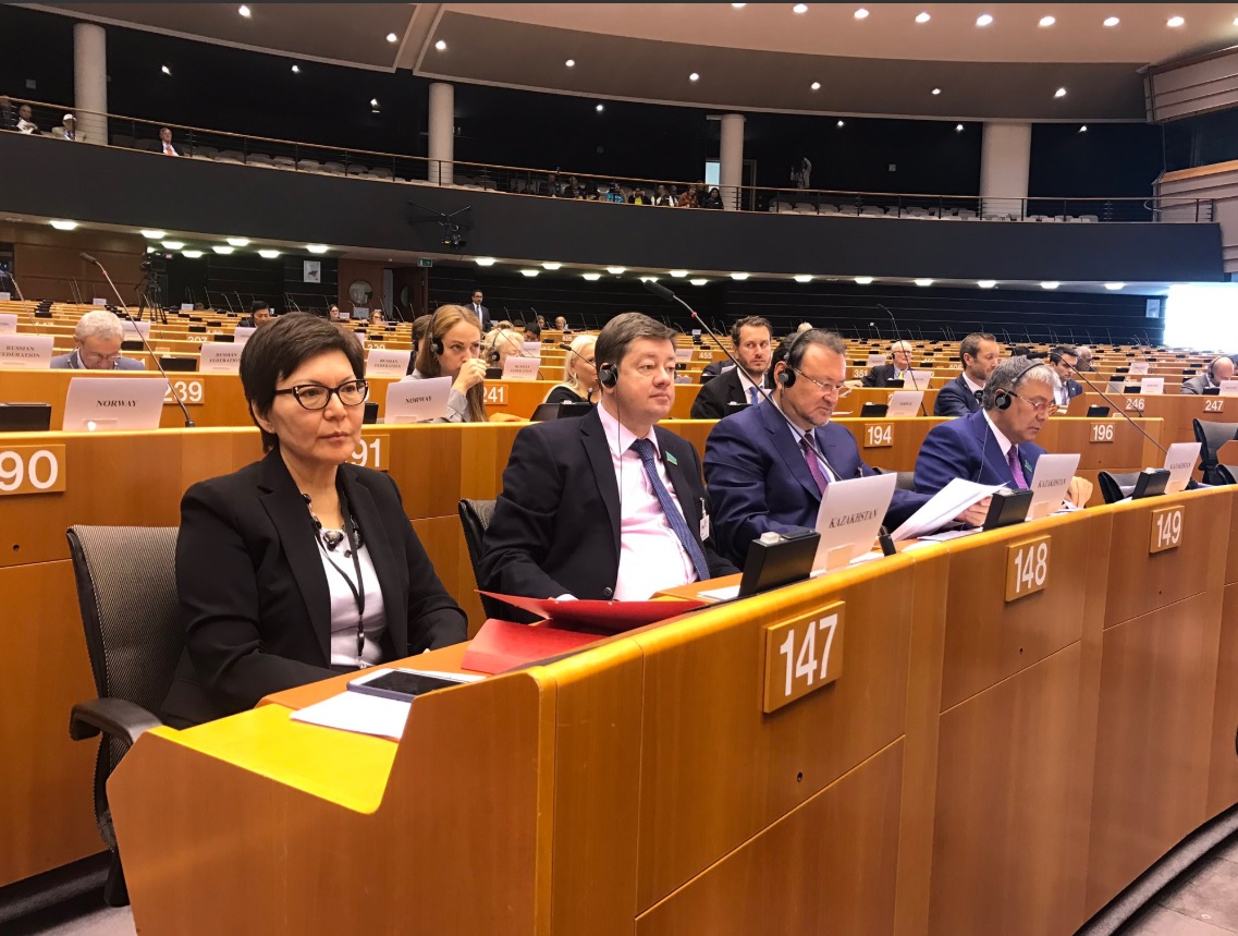 سەنات دەپۋتاتتارى پارلامەنتتىك ارىپتەستىكتىڭ 10-شى كەزدەسۋىنە قاتىستى