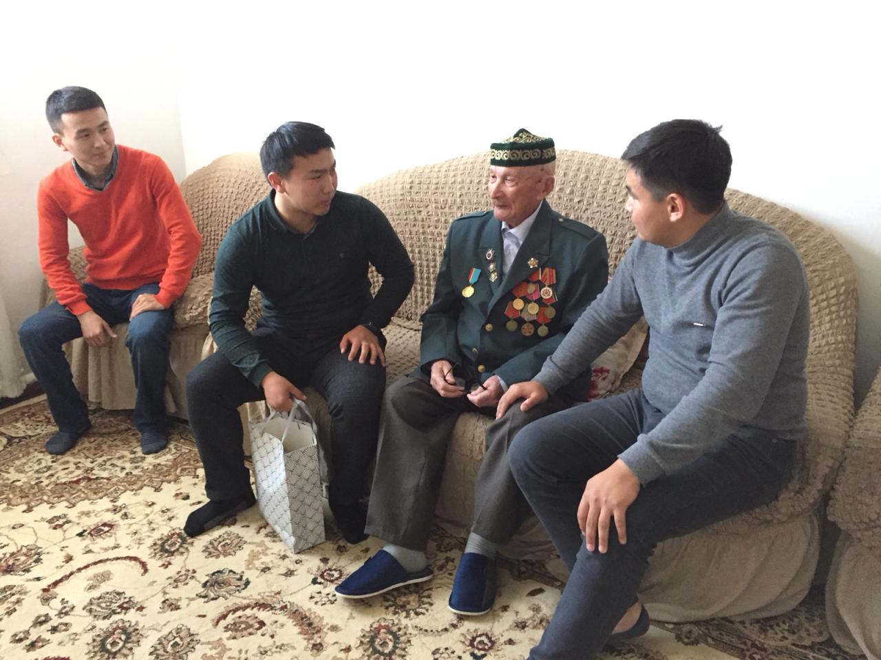 جاستار حالىقارالىق قارتتار كۇنىنە وراي قاريالاردى قۇتتىقتادى