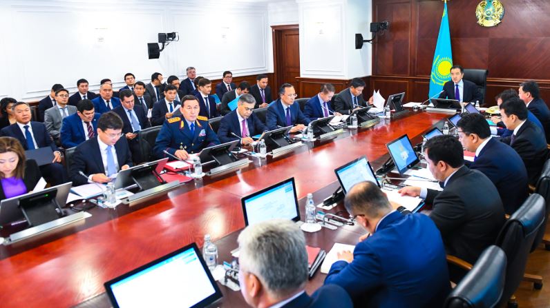 ۇكىمەتتە الەۋمەتتىك ماڭىزى بار ازىق-ت ۇلىك تاۋارلارى باعاسىن وسىرمەۋ شارالارى قارالدى