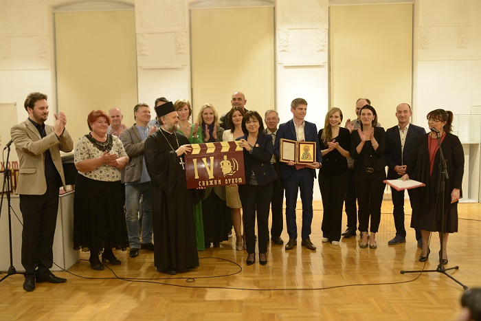 «13 شاقىرىم» دەرەكتى ءفيلمى سەربيادان جۇلدەلى ورالدى