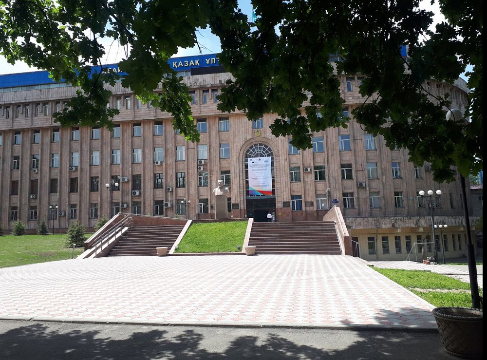 اباي اتىن­داعى قازاق ۇلتتىق پەداگوگيكالىق ۋنيۆەر­سيتەتى - تۇڭعىش جوعارى ءبىلىم ورداسى