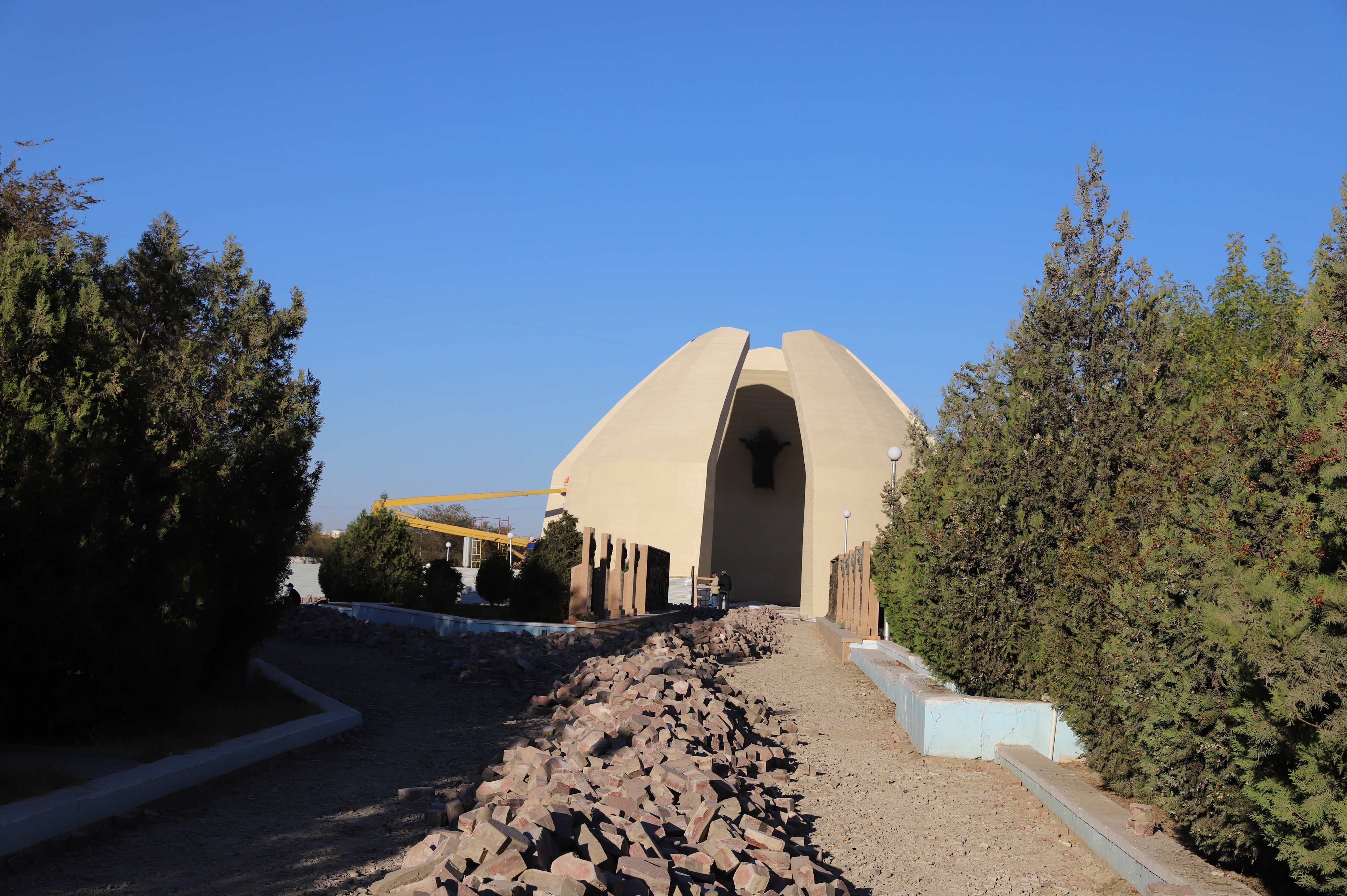 اقتاۋدا «ماڭگىلىك الاۋ» مونۋمەنتى جاڭعىرتىلىپ جاتىر