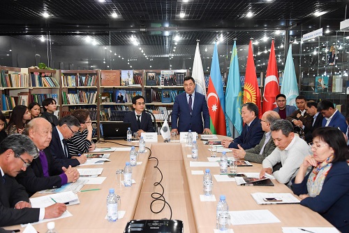 الاش تاقىرىبىن زەرتتەگەن جاپون عالىمى