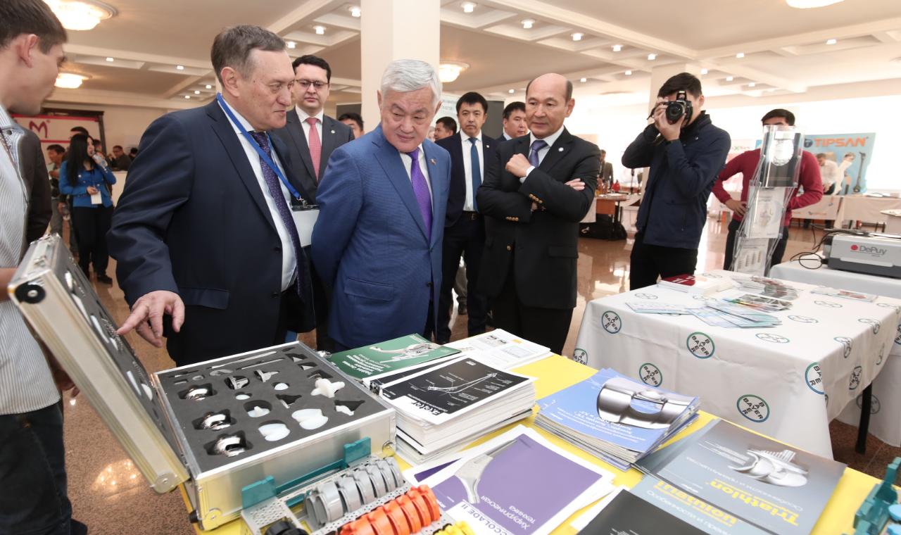 الەمنىڭ جەتەكشى تراۆماتولوگتارى مەن ورتوپەدتەرى اقتوبەگە جينالدى