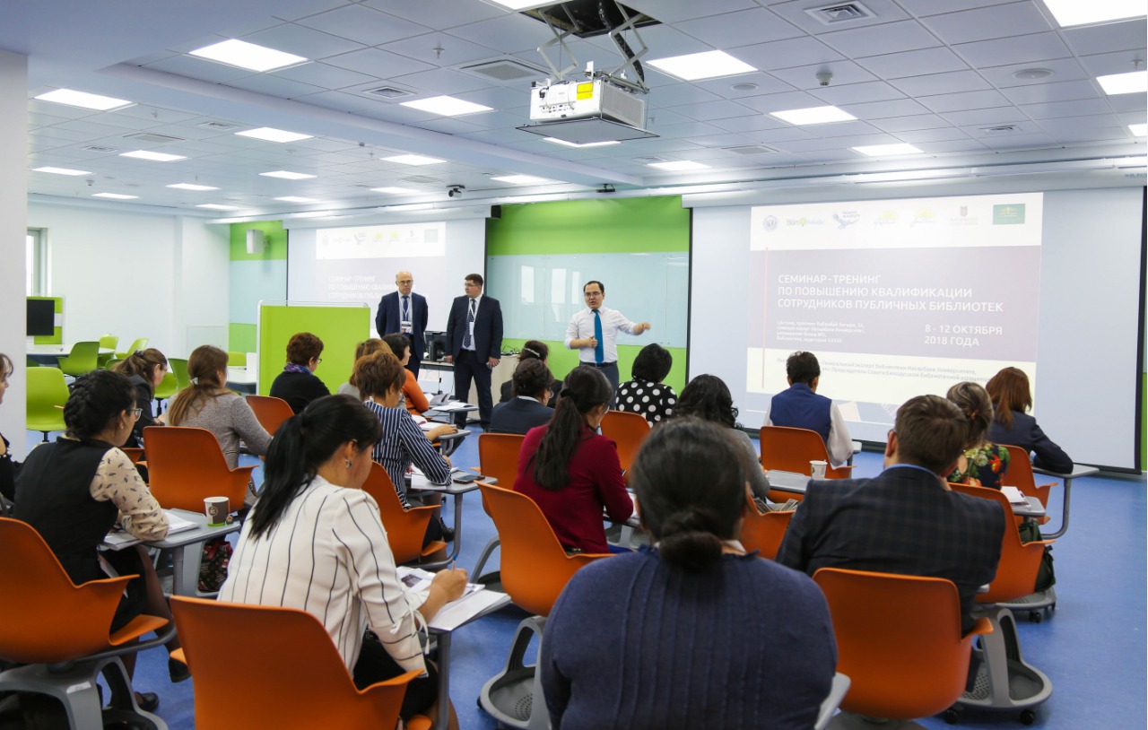 استانادا كىتاپحاناشىلارعا ارنالعان بەس كۇندىك ترەنينگ باستالدى