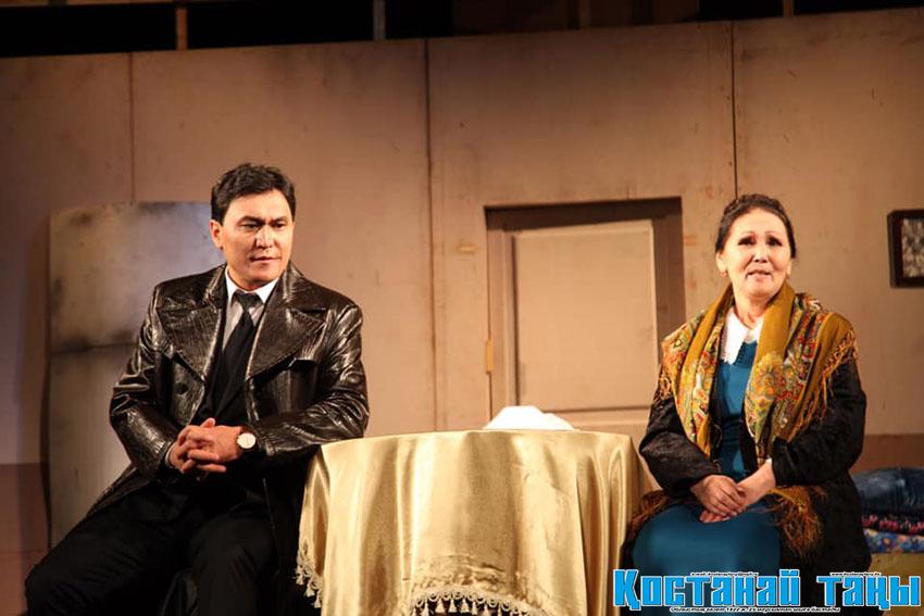 قوستانايدا تەاتر ماۋسىمى اشىلدى