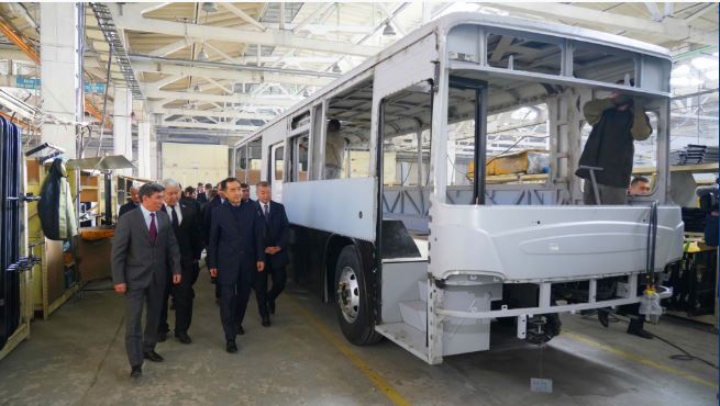 باقىتجان ساعىنتاەۆ سەمەيدەگى وڭدەۋ ونەركاسىبىنىڭ دامۋىمەن تانىستى