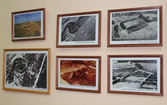 ارقايىم سۋرەتتەرى ارقادا سويلەيدى