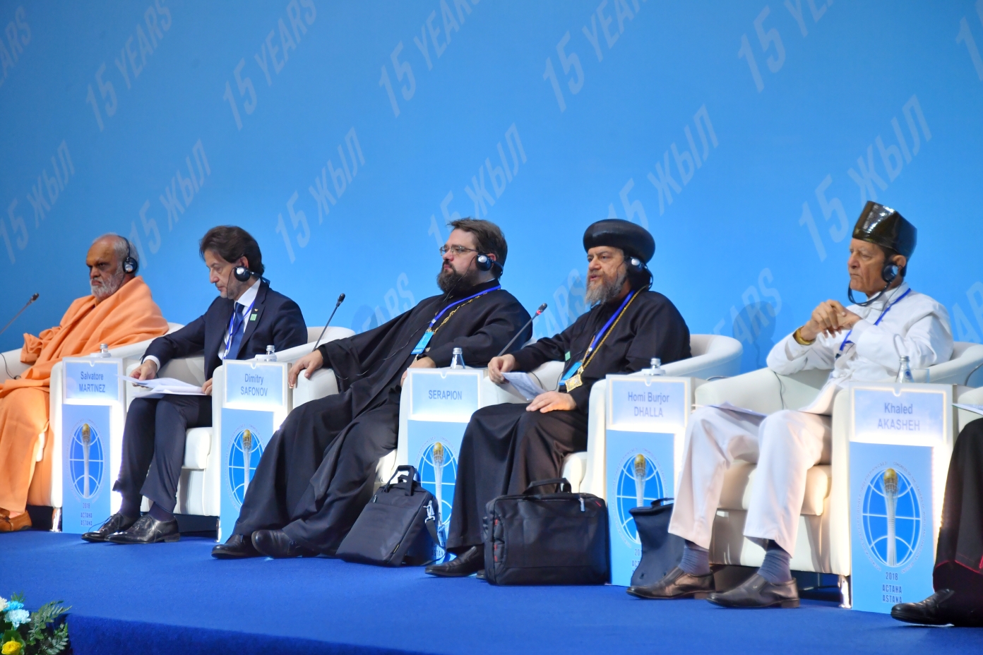 الەمدىك جانە ءداس­تۇرلى دىندەر كوشباس­شى­لارى­نىڭ VI سەزى (فوتورەپورتاج)