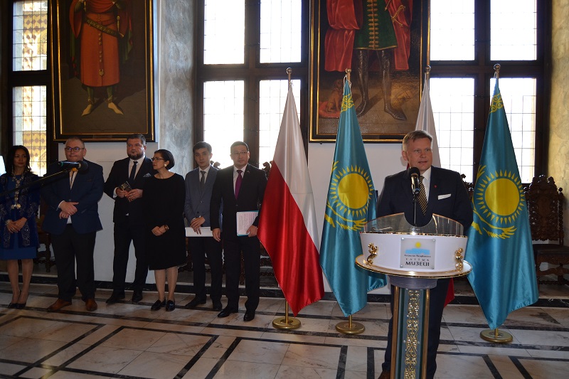 «التىن ادام» پولشانىڭ گدانسك قالاسىندا