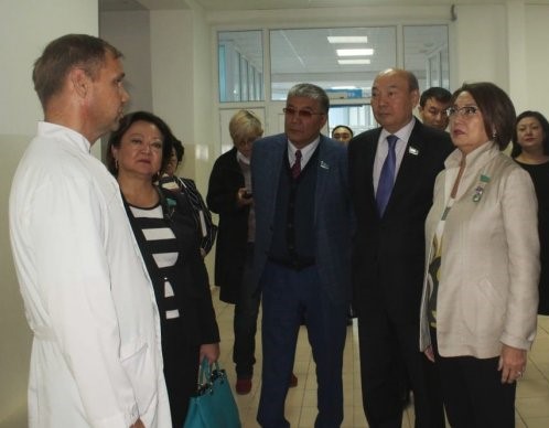 اقمولا وبلىسىندا پارلامەنت سەناتىنىڭ الەۋمەتتىك-مادەني دامۋ جانە عىلىم كوميتەتىنىڭ كوشپەلى وتىرىسى ءوتتى