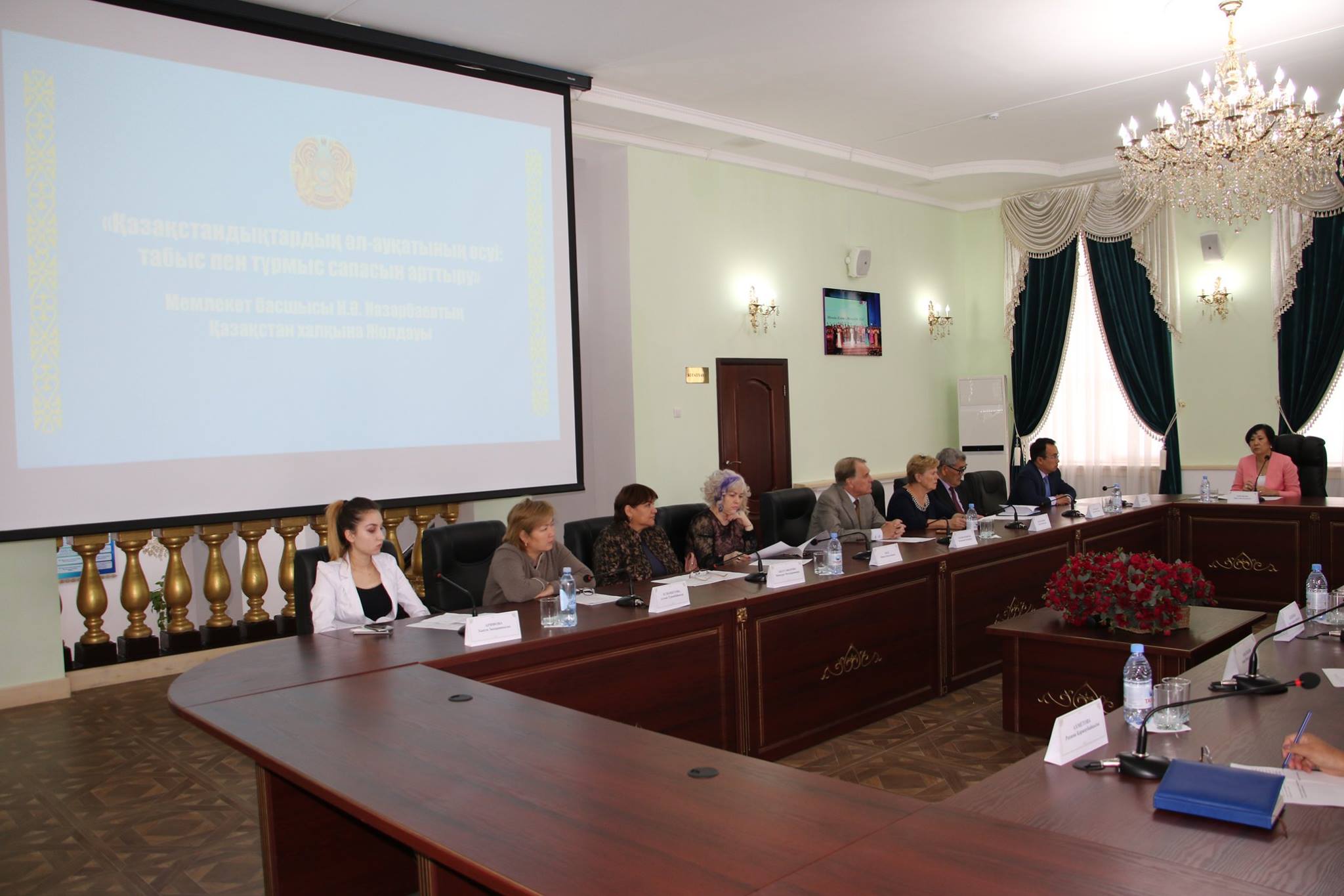 قازاقستان حالقى اسسامبلەياسى جانىنان قۇرىلعان عىلىمي-ساراپشىلىق توپتىڭ كەڭەيتىلگەن وتىرىسى ءوتتى