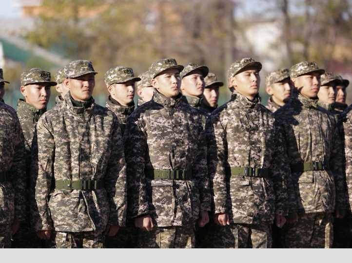 اتىراۋلىق 40 سارباز تارازعا اسكەرگە اتتاندى