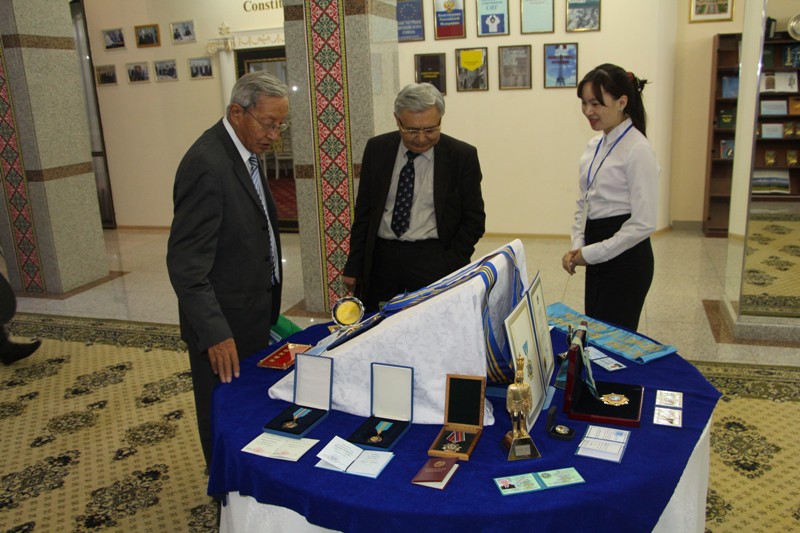 مىرزاتاي جولداسبەكوۆتىڭ جەكە كوللەكتسياسىنان كورمە ءوتتى (فوتو)